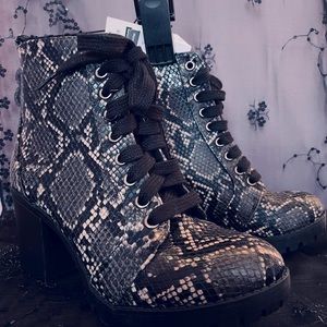 NWT Size 6 Time & Tru Snakeskin Print Boots. Chunky heel.
